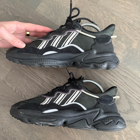 Adidas Ozweego sneakers in Black w/ Purple Accents Size Womens 8.5 - Picture 8 of 9
